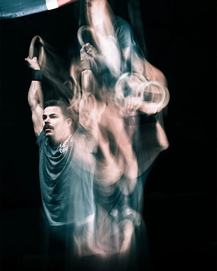 Thibault Natale aux anneaux de gymnastique